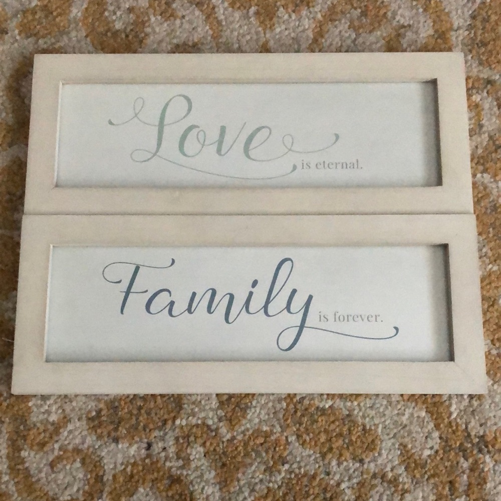 LOVE and FAMILY 2 piece wall signs - Picture 1 of 4